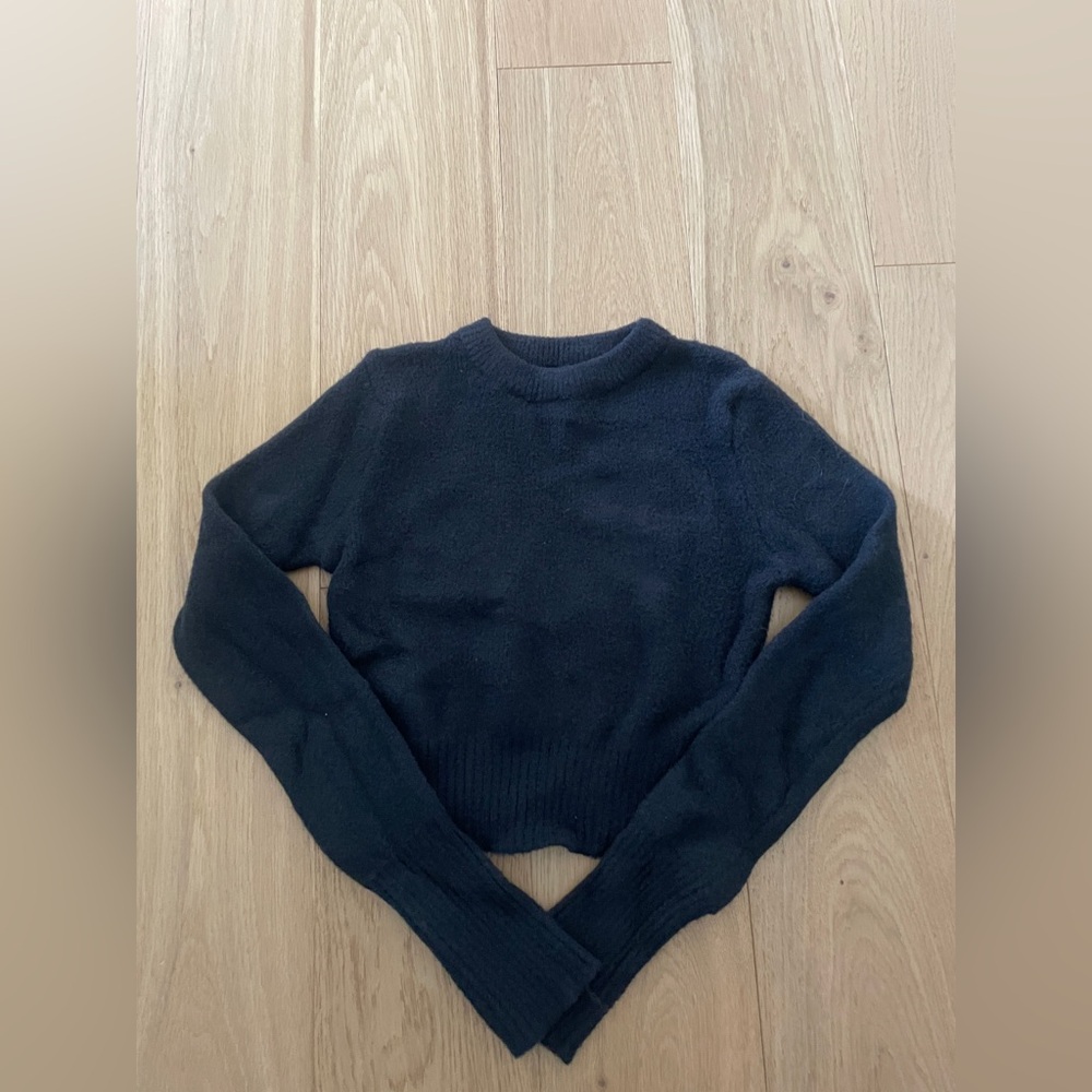 Forever 21 Women’s black sweater